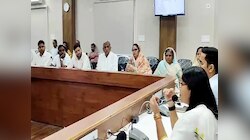 'आधी खुर्चीवरुन उठा आणि मागे जाऊन बसा...,' महिला नगरसेविकांच्या पतींवर संतापली IAS अधिकारी; भर बैठकीत सुनावलं