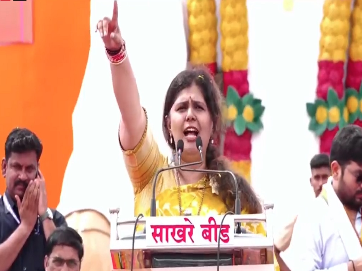 Pankaja Munde Dasara Melava: आमच्या लेकरांच्या ताटातलं हिरावून घेऊ नका, पंकजा मुंडेंचे भगवानगडावरुन आवाहन