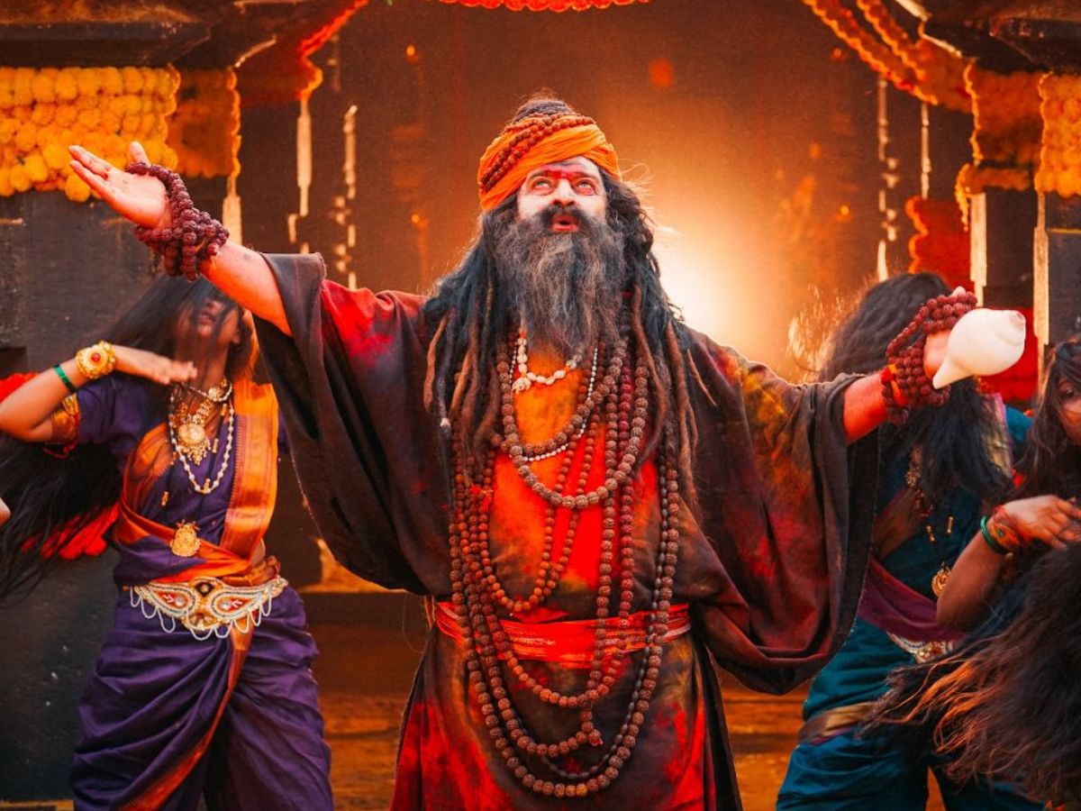 ‘पुन्हा शिवाजीराजे भोसले’चित्रपटात महेश मांजरेकरांची वेगळी भूमिका, याआधी कधीच साकारली नाही, लूक व्हायरल ‘पुन्हा शिवाजीराजे भोसले’चित्रपटात महेश मांजरेकरांची वेगळी भूमिका, याआधी कधीच साकारली नाही, लूक व्हायरल