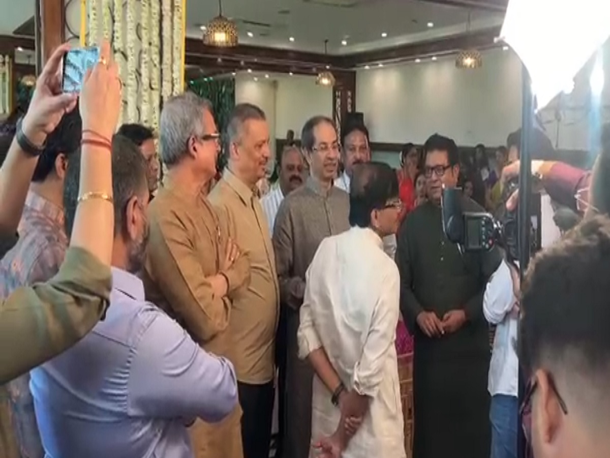 राज आणि उद्धव पुन्हा आले एकत्र, यावेळेस काय ठरलं निमित्त? जाणून वाटेल आश्चर्य! राज आणि उद्धव पुन्हा आले एकत्र, यावेळेस काय ठरलं निमित्त? जाणून वाटेल आश्चर्य!