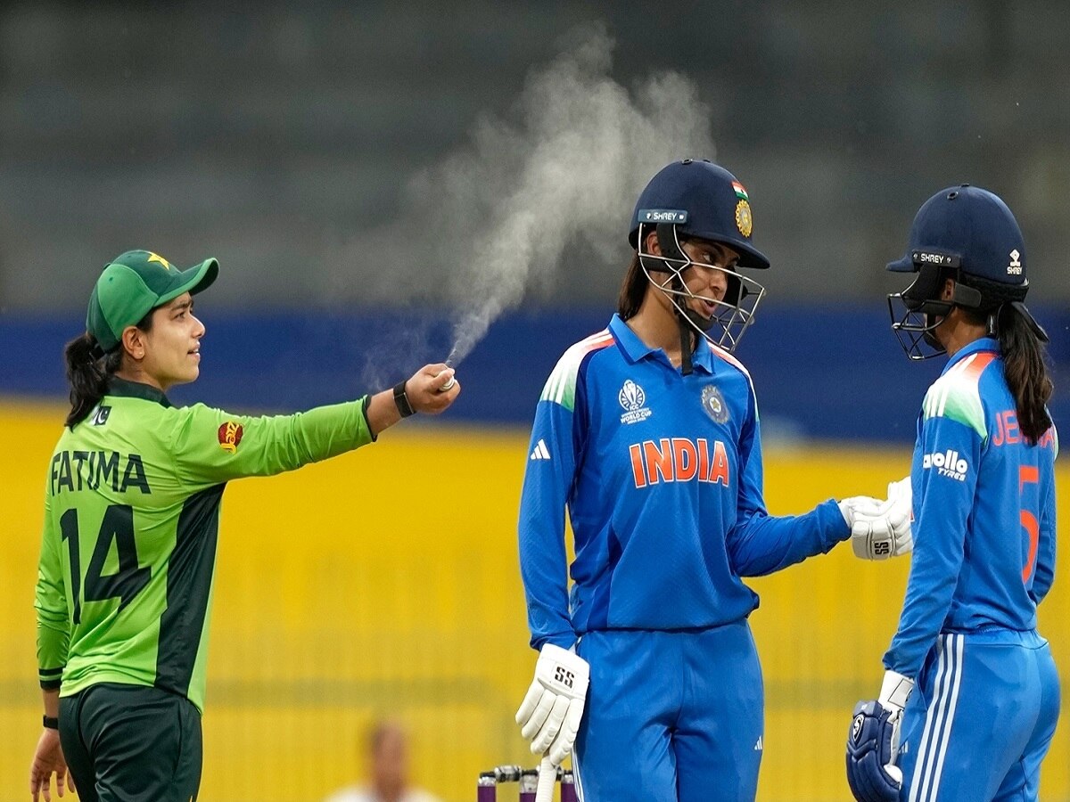 पाकिस्तानच्या कर्णधाराने टीम इंडियाच्या खेळाडूंवर मारला स्प्रे, Video Viral, नेमकं प्रकरण काय? 