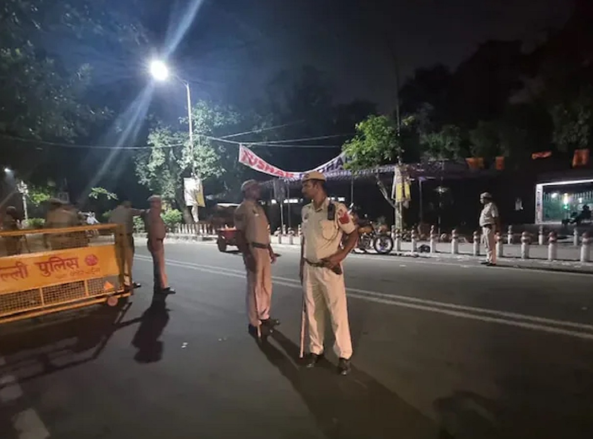 MBBS विद्यार्थिनीला आधी बेशुद्ध केलं; नंतर बलात्कार केला अन् व्हिडीओ काढून...; एकच खळबळ MBBS विद्यार्थिनीला आधी बेशुद्ध केलं; नंतर बलात्कार केला अन् व्हिडीओ काढून...; एकच खळबळ