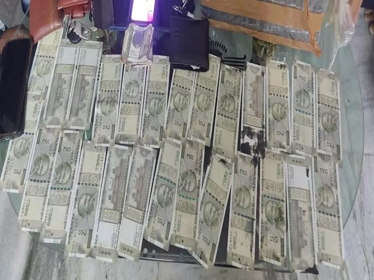₹11100000 ची रोकड जप्त; दाखवायला चहाचं दुकान, आत नोटा छापण्याचा धंदा;पोलीसच निघाला मास्टरमाइंड!