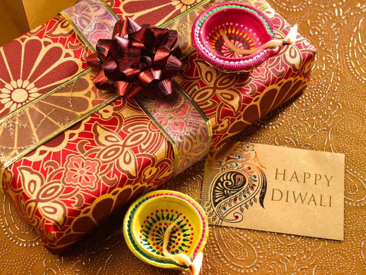 तुम्हाला दिवाळीत मिळणाऱ्या बोनसवर Tax लागतो का? जाणून घ्या IT Act काय सांगतो