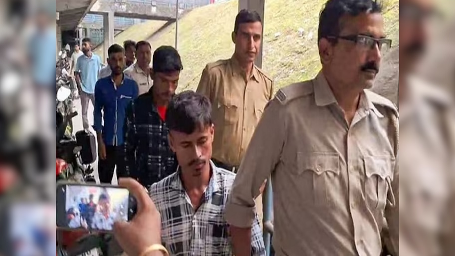 Durgapur Rape: 'त्याच्यावर कायद्यानुसार कारवाई करा, त्याने आमच्या...', सख्ख्या बहिणीनेच भावाला केलं पोलिसांच्या हवाली