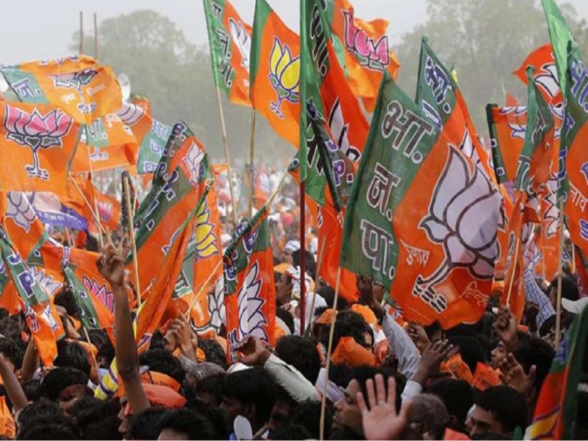 विविध पक्षातील माजी आमदारांचा पक्षात प्रवेश,भाजपच्या कार्यकर्त्यांचे पक्षाच्याच विरोधात आंदोलन, नेमकं काय घडलंय?