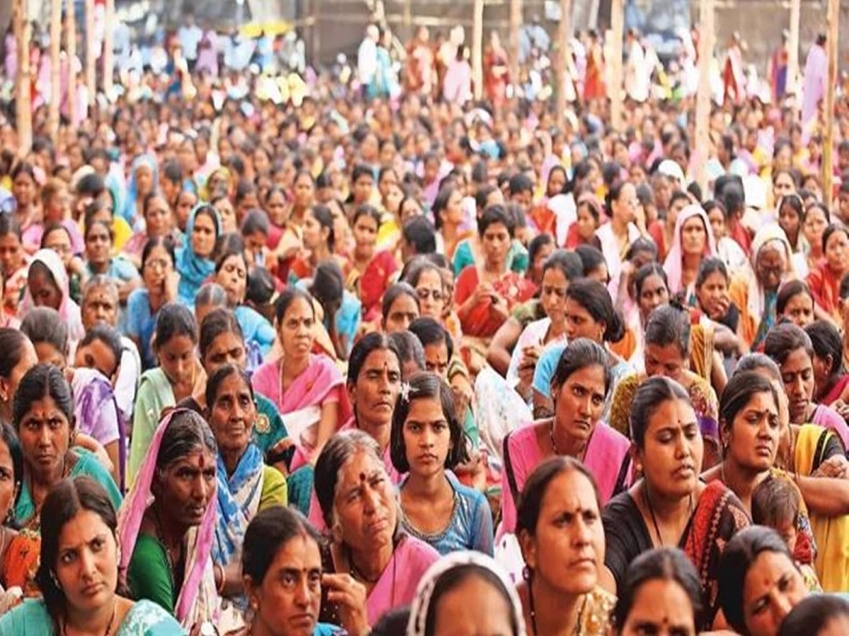 महाराष्ट्रातील लाडक्या बहिणींची नाराजी दूर करणार, आगामी निवडणुकींच्या पार्श्वभूमीवर सरकारचा मोठा निर्णय! महाराष्ट्रातील लाडक्या बहिणींची नाराजी दूर करणार, आगामी निवडणुकींच्या पार्श्वभूमीवर सरकारचा मोठा निर्णय!