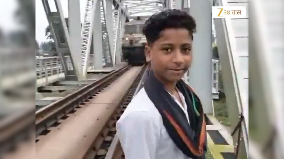 Viral Video: 15 वर्षीय तरुण ट्रॅकवर रील शूट करत असतानाच मागून ट्रेन आली अन्...; कॅमेऱ्यात कैद झाला Live मृत्यू