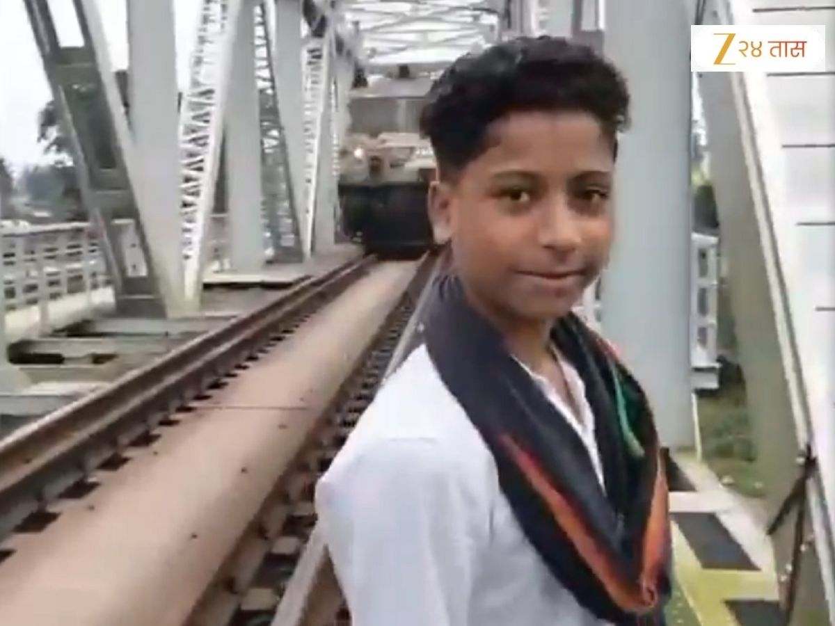 Viral Video: 15 वर्षीय तरुण ट्रॅकवर रील शूट करत असतानाच मागून ट्रेन आली अन्...; कॅमेऱ्यात कैद झाला Live मृत्यू Viral Video: 15 वर्षीय तरुण ट्रॅकवर रील शूट करत असतानाच मागून ट्रेन आली अन्...; कॅमेऱ्यात कैद झाला Live मृत्यू