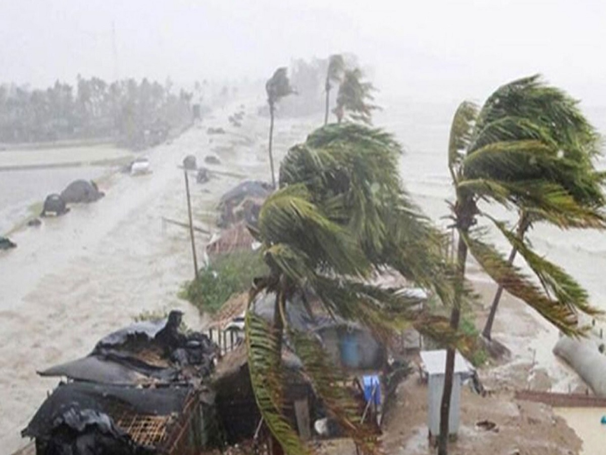 Cyclone Warning:चक्रीवादळ किनारपट्टीवर धडकणार, पुढचे 24 तास महत्वाचे;IMD चा इशारा! Cyclone Warning:चक्रीवादळ किनारपट्टीवर धडकणार, पुढचे 24 तास महत्वाचे;IMD चा इशारा!