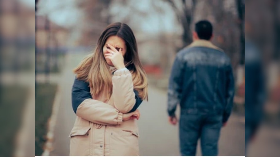 'ही' 5 टॉक्सिक वाक्य तुमच्या Love Life मध्ये आणतात दुरावा