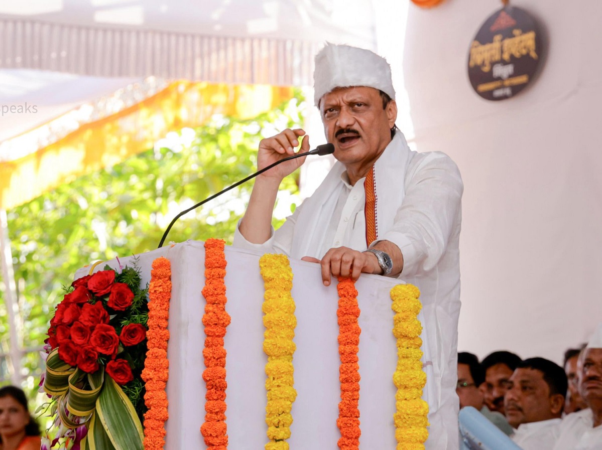 शेतकऱ्यांनी कर्ज फेडण्याची सवय लावावी, सारखं फुकटात कसे चालणार? अजित पवारांचं वादग्रस्त विधान शेतकऱ्यांनी कर्ज फेडण्याची सवय लावावी, सारखं फुकटात कसे चालणार? अजित पवारांचं वादग्रस्त विधान