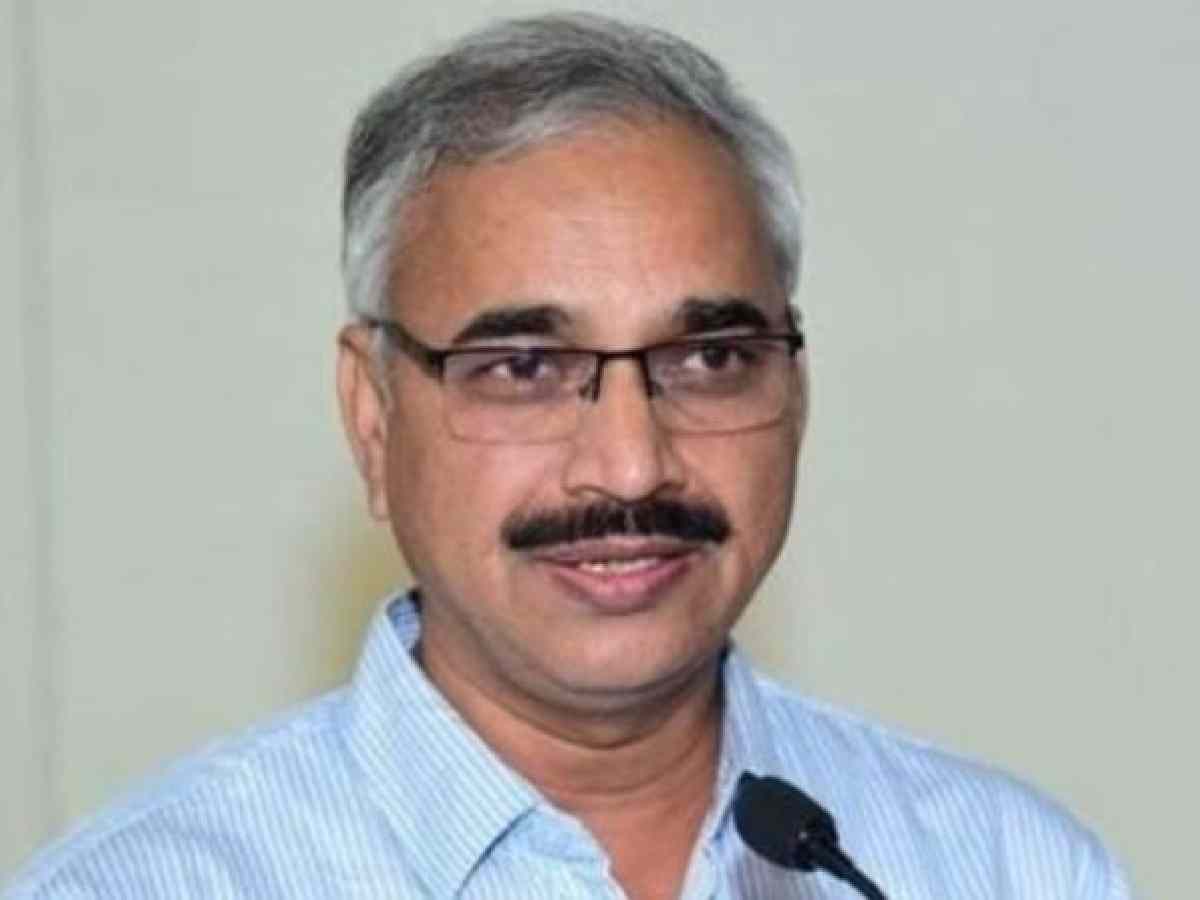 हे सर्व घडत असताना जिल्हाधिकारी झोपलेले असतील, सरकारी जमीन खरेदी प्रकरणी विश्वंभर चौधरी नेमकं काय म्हणाले? हे सर्व घडत असताना जिल्हाधिकारी झोपलेले असतील, सरकारी जमीन खरेदी प्रकरणी विश्वंभर चौधरी नेमकं काय म्हणाले?