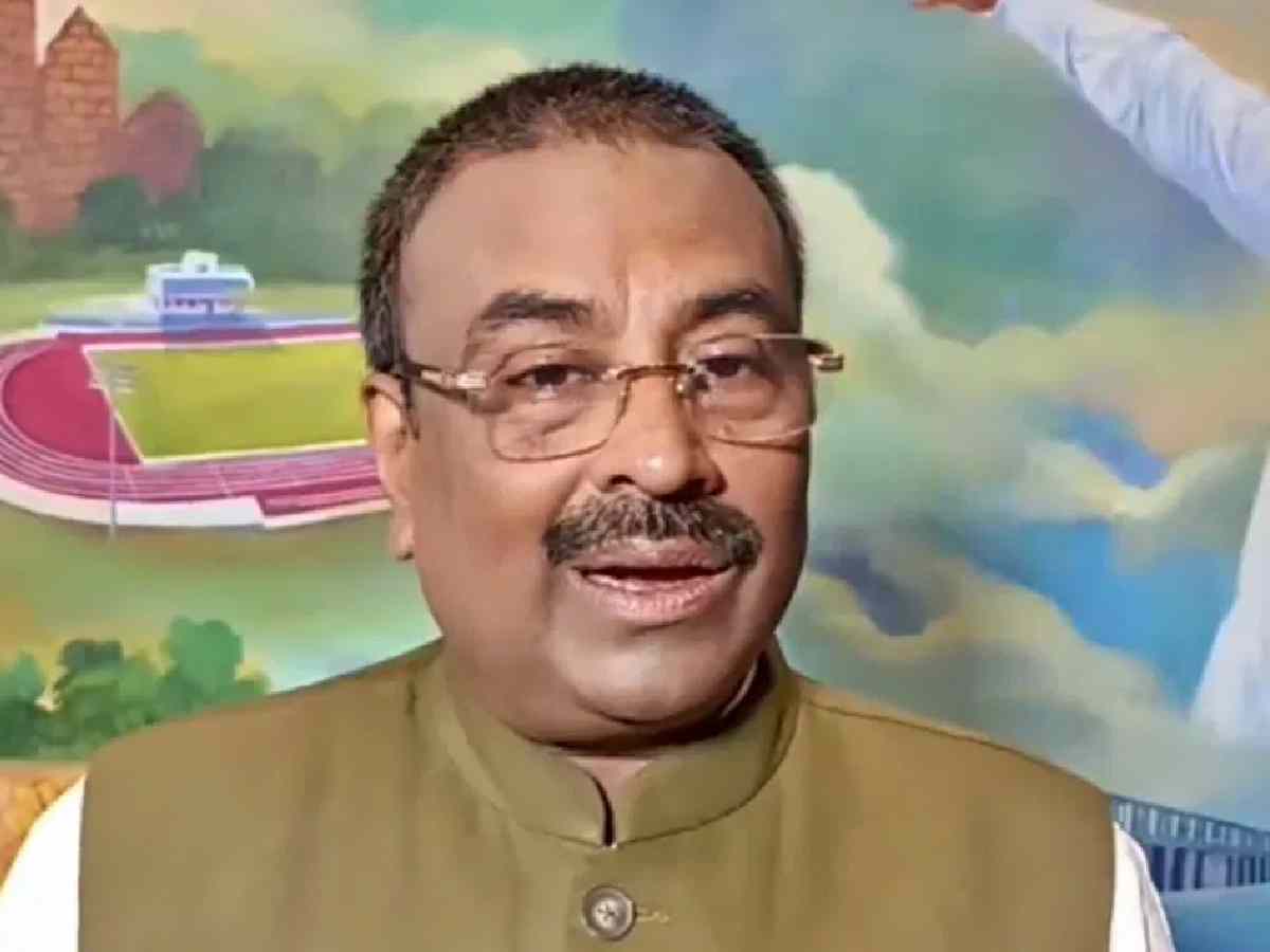 कोरेगावमधील जमिनीचा व्यवहार रद्द, पण एकाच व्यक्तीवर गुन्हा का? सुधीर मुनगंटीवार काय म्हणाले?