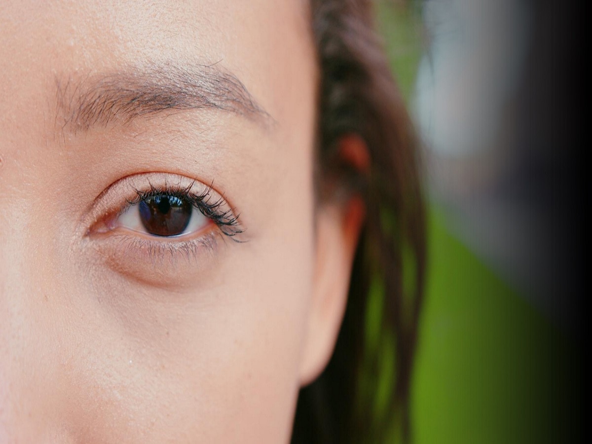 womens eye twitching know the auspicious and inauspicious signs Samudra Shastra