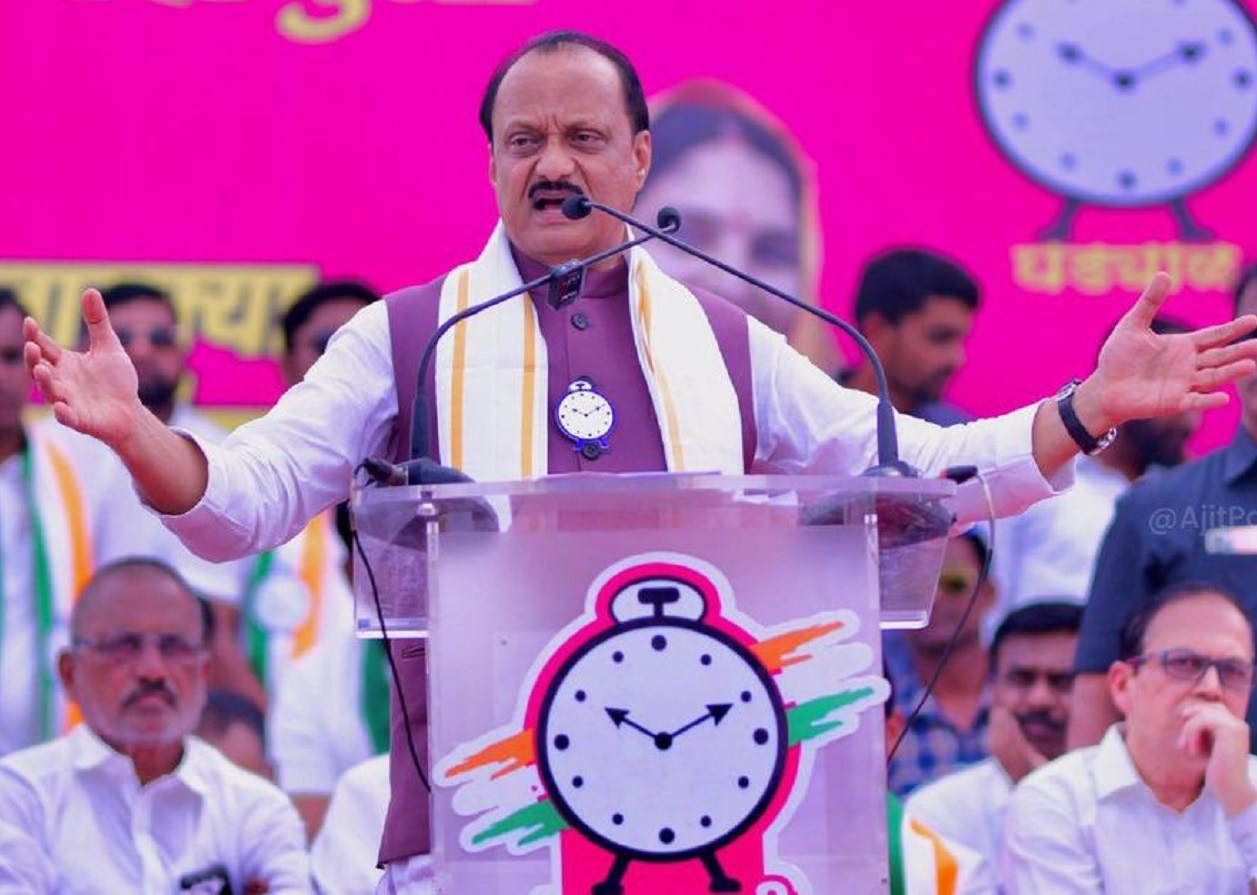 ‘अजित पवार सरकारबाहेर पडणार होते,’ महाराष्ट्राच्या राजकारणातील खळबळजनक दावा ‘अजित पवार सरकारबाहेर पडणार होते,’ महाराष्ट्राच्या राजकारणातील खळबळजनक दावा