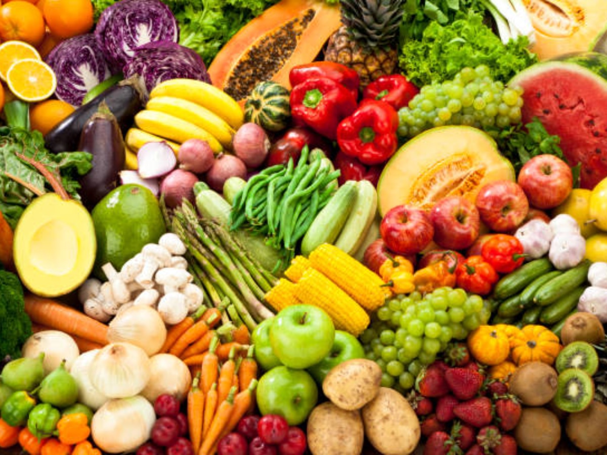 चमकदार रंगाच्या भाज्यांवर मेणाची पॉलिश? कुठे घडलाय हा धक्कादायक प्रकार? चमकदार रंगाच्या भाज्यांवर मेणाची पॉलिश? कुठे घडलाय हा धक्कादायक प्रकार?