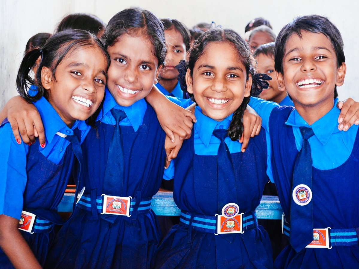 सरकारकडून आता विद्यार्थीनींसाठी सर्वात मोठी घोषणा, 2026 आधीच बॅंक खात्यात येणार 2500 रुपये!