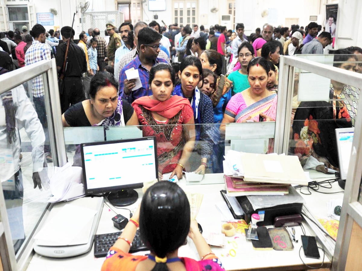 भारतातील सर्वात मोठ्या खासगी बॅंकेला RBI ने ठोठावला 91 लाखांचा दंड, तुमच्यावर काय परिणाम?