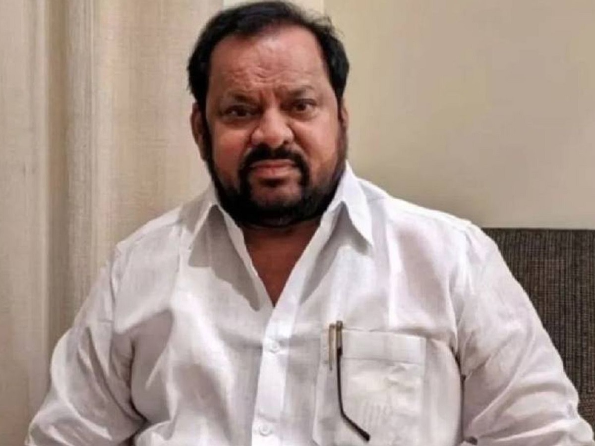 कार्यालयावर धाड पडल्यानंतर शहाजी बापू पाटीलांची पहिली प्रतिक्रिया, ‘राजकारण सोडून देण्याचा…’