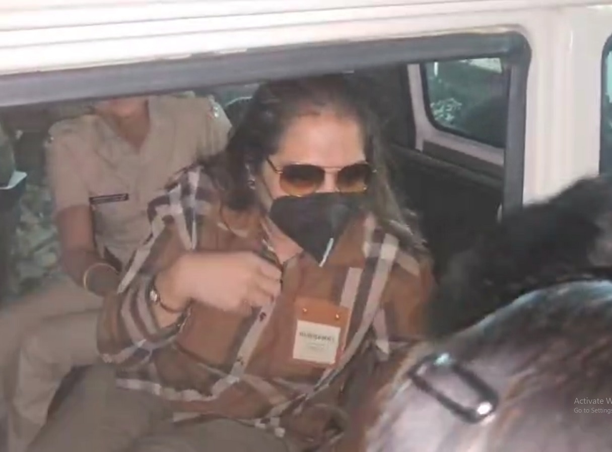 Sheetal Tejwani Arrest: अटकेनंतरही शीतल तेजवानीचा तोरा कायम, पायी चालण्यास नकार; पोलिसांनी जबरदस्ती उतरवलं