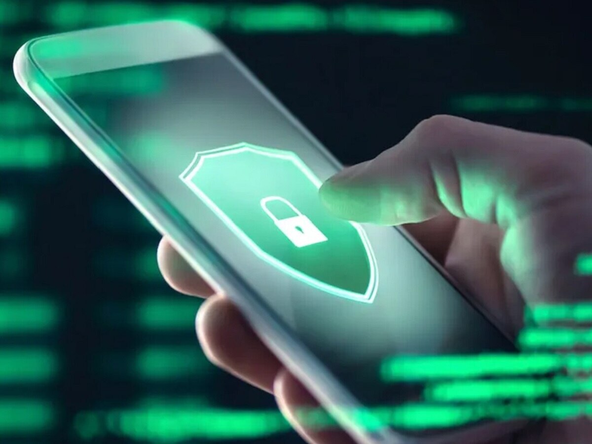 मोबाईल हॅक केल्यावर हॅकर त्यात काय पाहू शकतात? तुमचं डिजिटल आयुष्य  'असं' होतं उद्ध्वस्त; जाणून घ्या उपाय!