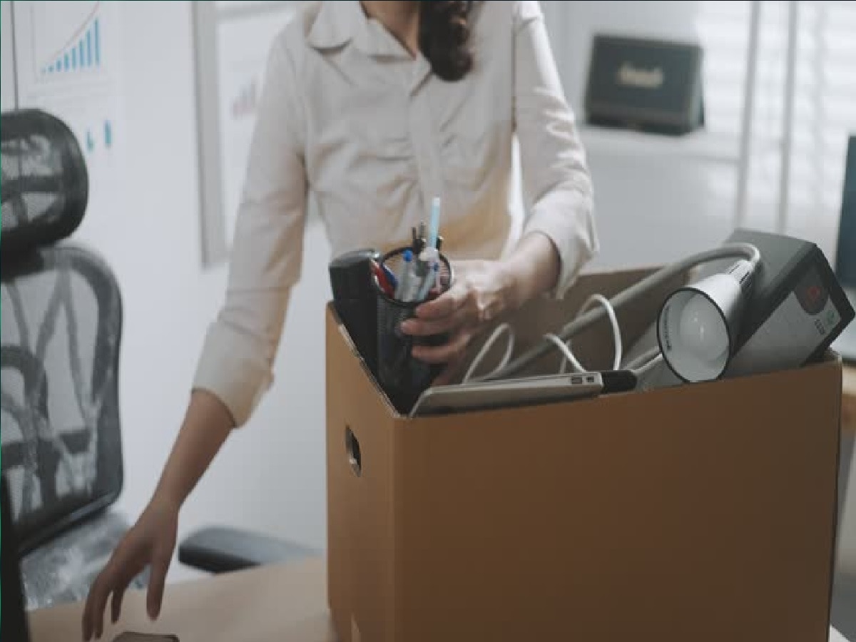 वेळेआधी ऑफिसला यायची म्हणून बॉसने कामावरुन काढलं, तरुणी गेली कोर्टात; निकाल पाहून व्हाल शॉक!