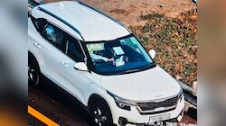 एक्स्प्रेसवेवर कारमधील रोमान्सचा व्हिडीओ सोशल मीडियावर व्हायरल, CCTV मुळे राज्यात खळबळ