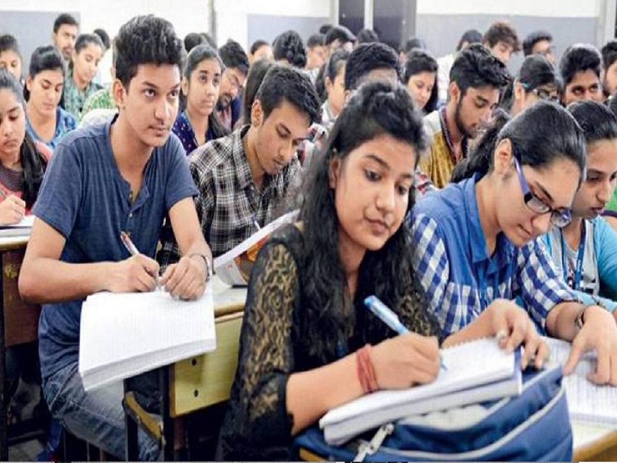 10वी, 12 वी परीक्षेच्या 1 महिनाआधी बोर्डाने घेतला मोठा निर्णय, विद्यार्थ्यांवर काय होणार परिणाम? आताच जाणून घ्या 10वी, 12 वी परीक्षेच्या 1 महिनाआधी बोर्डाने घेतला मोठा निर्णय, विद्यार्थ्यांवर काय होणार परिणाम? आताच जाणून घ्या