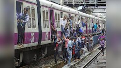 प्रवाशांनो बुधवारी लवकर घराबाहेर पडा! ब्लॉकमुळे 122 लोकल रद्द, Weekday लाही रखडत करावा लागणार प्रवास