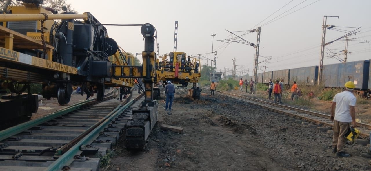 Mutp Project Mumbai Local Train Railway Updates MUTP 3B project package 4th rail ...