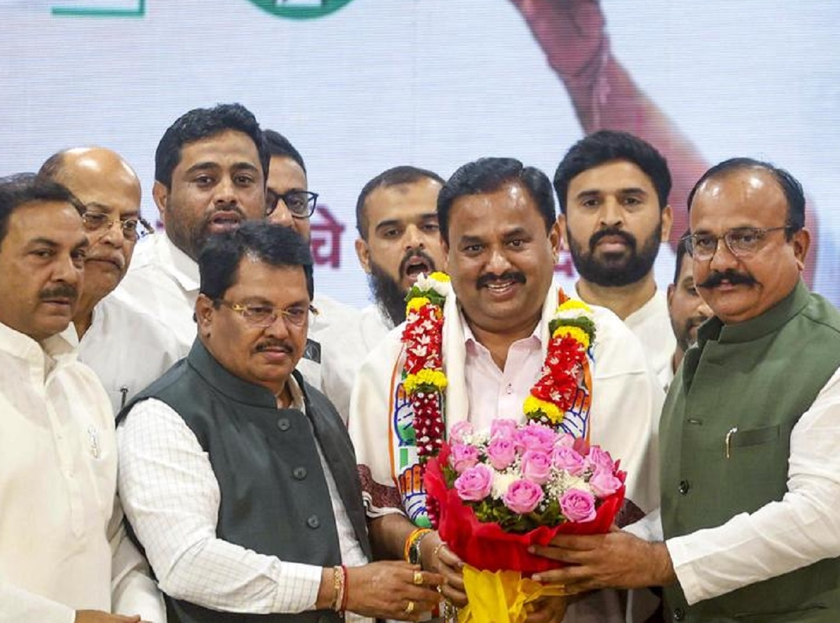 पुण्यात काँग्रेसने खातं खोललं; प्रशांत जगतापांनी भाजपाच्या उमेदवाराला हरवलं, खेचून आणला विजय