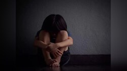 बदलापूर पुन्हा हादरलं, 4 वर्षाच्या चिमुरडीवर स्कूलबसमध्ये अत्याचार!
