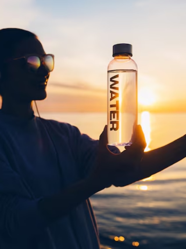 उन्हात ठेवलेल्या पाण्यातखरोखर व्हिटॅमिन-D? जाणून घ्या सत्य