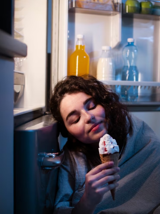 रात्री आईस्क्रीम खावे की नाही?