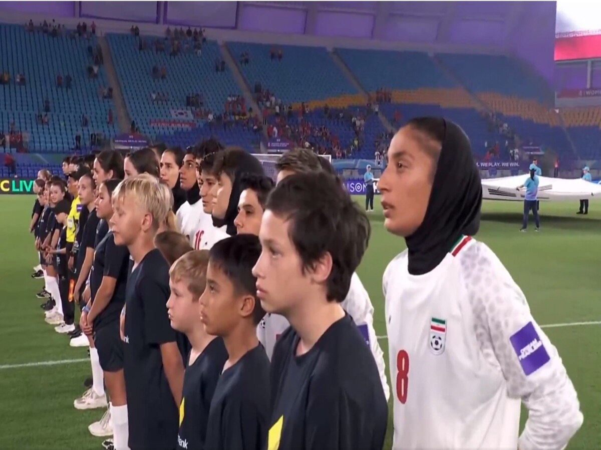 इराण महिला फुटबॉल संघाचा मोठा निर्णय, सामन्यापूर्वी राष्ट्रगीत गाण्यास दिला नकार