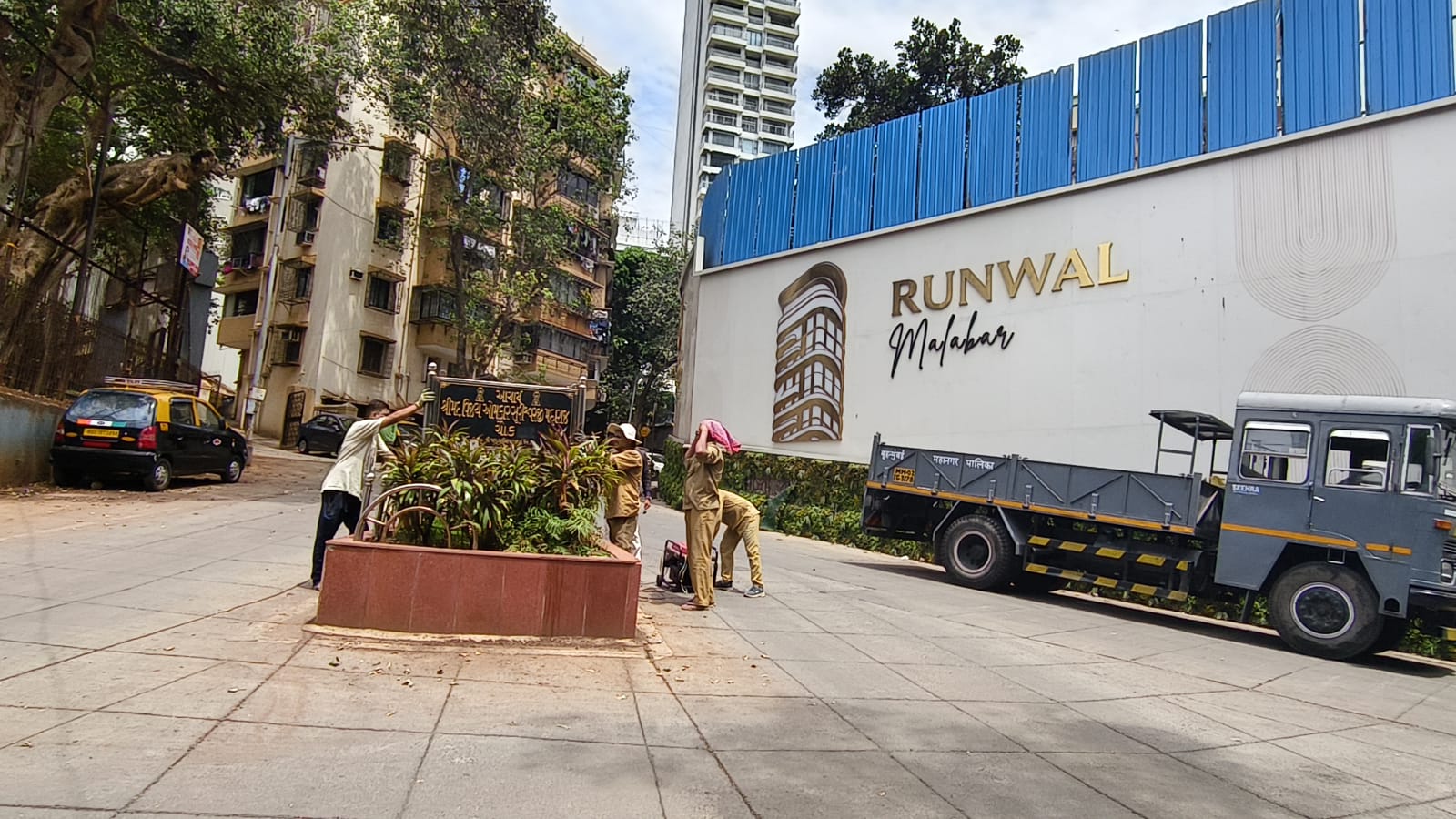 Big Action On Gujarati Signboards in Malabar Hill after MNS Complaint