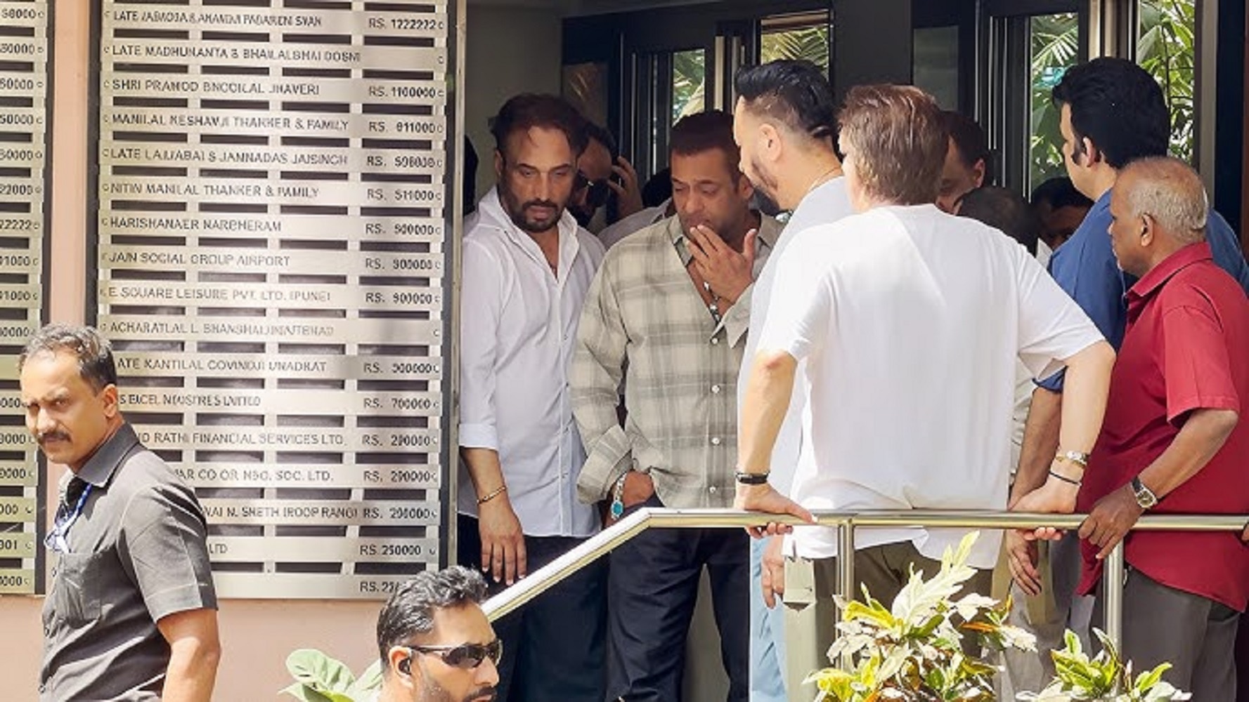 Salman Khan seen with teary eyes after family friend Kumud Rane funeral ...