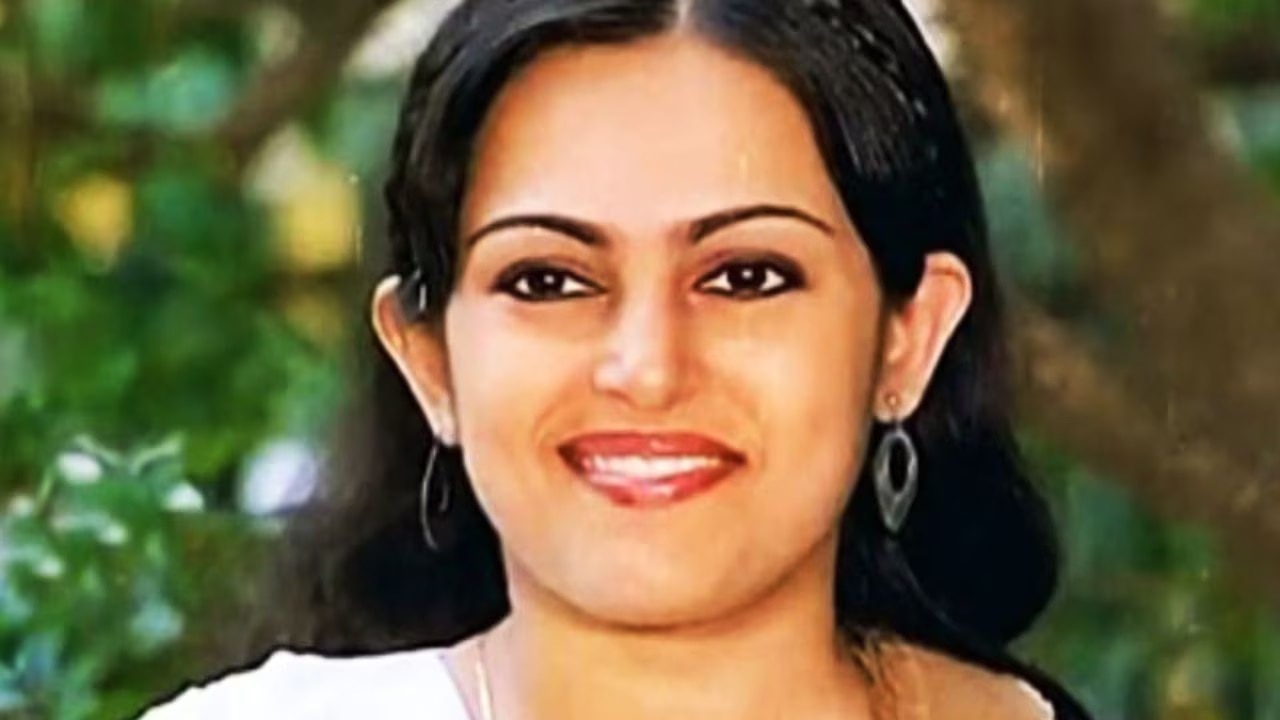  Actress Nisha Noor was forced into prostitution after film flops died Illustration 