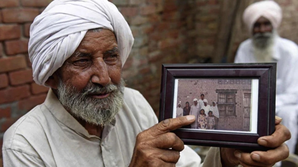 independence-day-two-brothers-were-separated-in-the-partition-they-met-after-70-years-read the emotional story