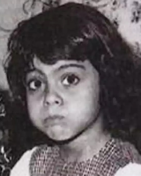 this Little Girl Is A Bollywood s big Actress And Wife Of A Superstar Won Padma Shri And Many Awards worked with shahrukh khan in many blockbuster movies 