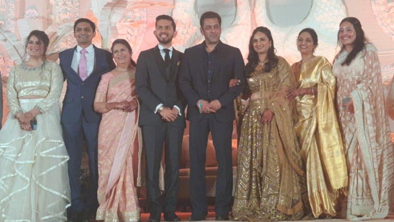 Salman Khan Ranveer Singh and Shilpa Shetty in Mumbai Commissioner Vivek Phansalkar s Daughter Wedding Photo 