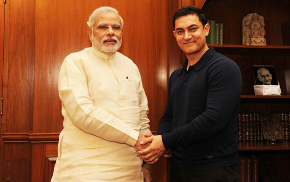 पंतप्रधान नरेंद्र मोदींना भेटायला पोहोचला बॉलिवूड अभिनेता आमिर खान
