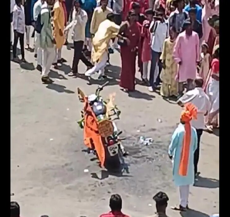 Mumbai news Bike catches fire during Gudi Padwa celebrations in Girgaon video viral 