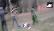 VIDEO: नवऱ्याला मारहाण करणाऱ्यांची पत्नीने केली धुलाई