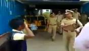 व्हिडियो : पोलिसांना पाहून मुलाने ठोकला सॅल्युट, काय केल ऑफिसरने ?