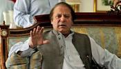 पाकिस्तानचे माजी पंतप्रधान नवाज शरीफ यांच्यावर बूट भिरकावला