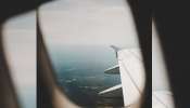 Fun Fact : विमानाच्या खिडक्या मोठ्या का नसतात अन् गोल का असतात? 