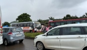 Mumbai goa highway traffic : चाकरमानी निघाले गावाला; मुंबई- गोवा महामार्गावर प्रचंड वाहतूक कोंडी; वाहनांच्या 6-7 किमी रांगा 