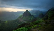 Maharashtra Weather News : महाराष्ट्राच्या हवामानात सुखद बदल, कुठे जाणवतोय गारठा, कुठे पावसाच्या ढगांचं सावट 